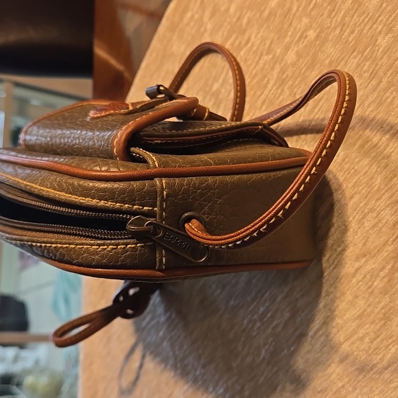 Esprit Brown Olive Crossbody Bag with Vintage-Inspired Design - Picture 4 of 7